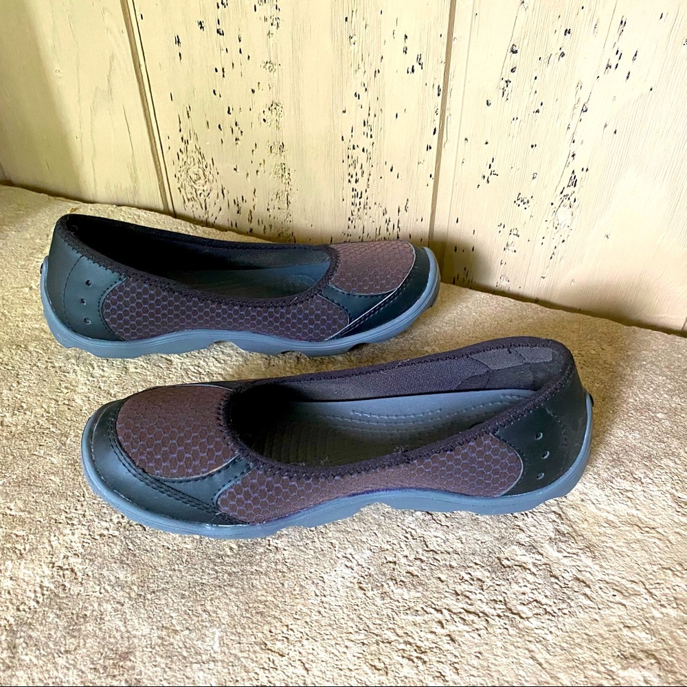 Cute Crocs slip on ballet flats.